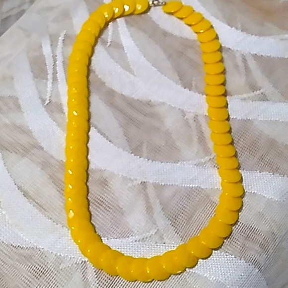 Unique Vintage Yellow Disk Necklace - Picture 4 of 4